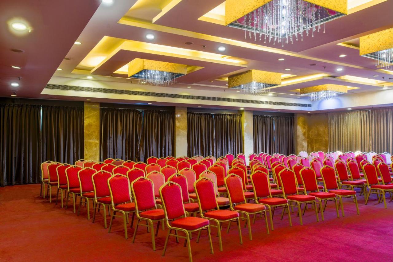 Gis Select Banjara Hill Hotel Hyderabad Exterior foto