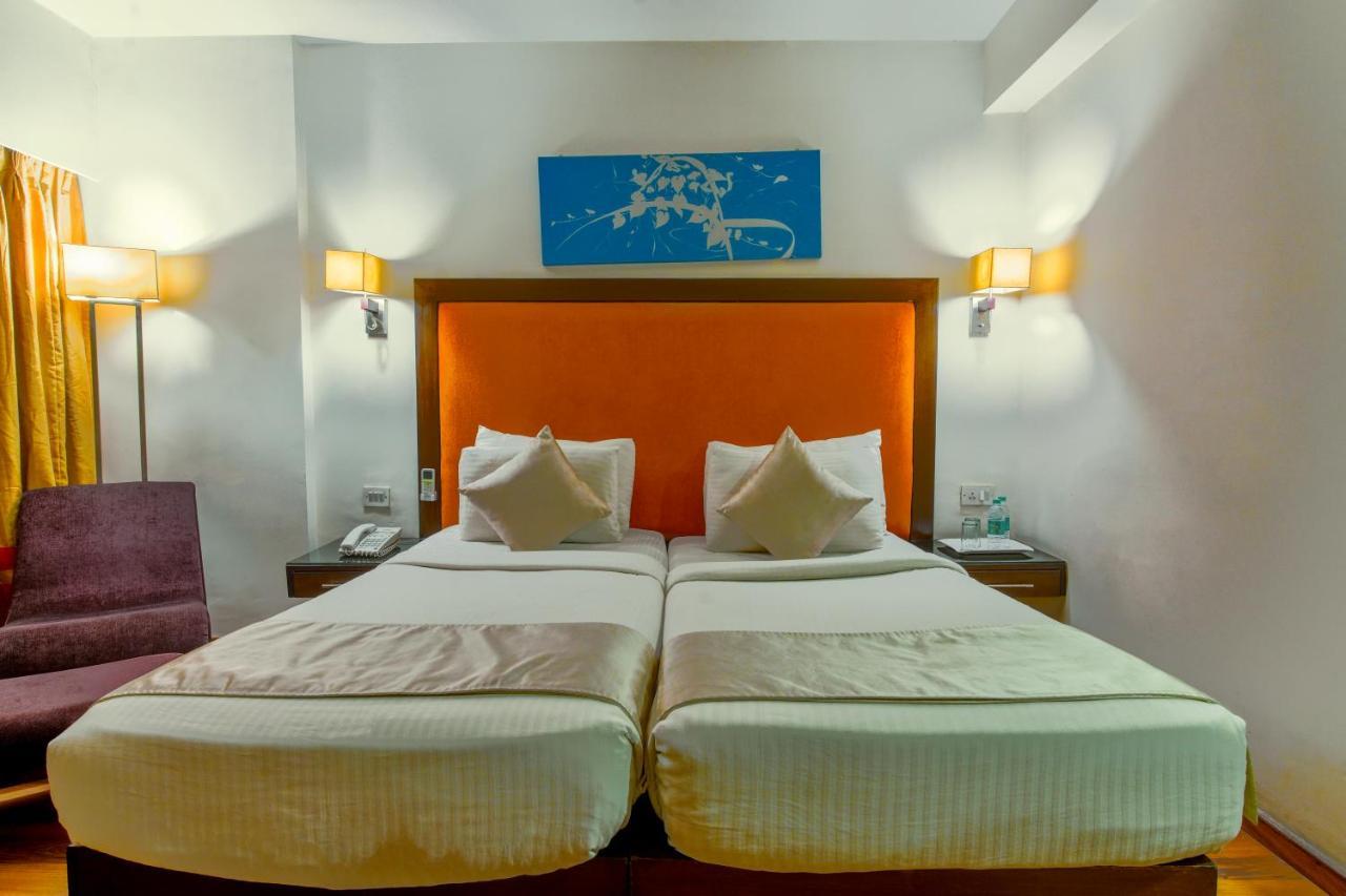 Gis Select Banjara Hill Hotel Hyderabad Exterior foto
