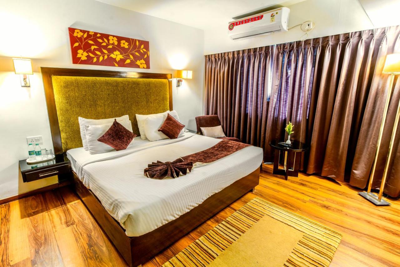 Gis Select Banjara Hill Hotel Hyderabad Exterior foto